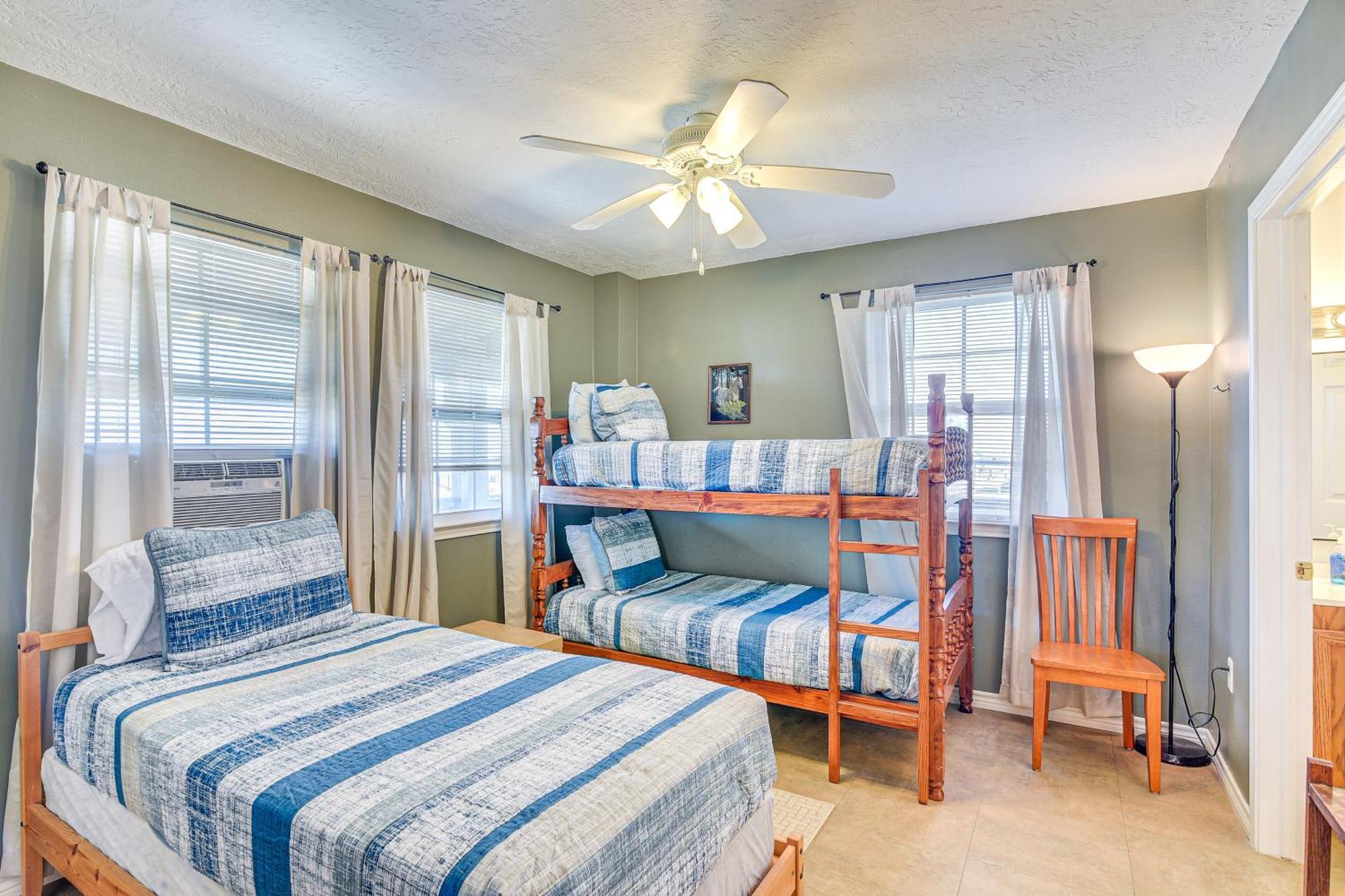 Crystal Beach Home With 2 Grills Walk To Shore! Extérieur photo